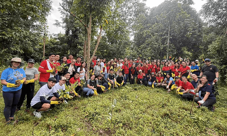 Volunteer spirit in action: Jollibee Group employees unite for environmental action