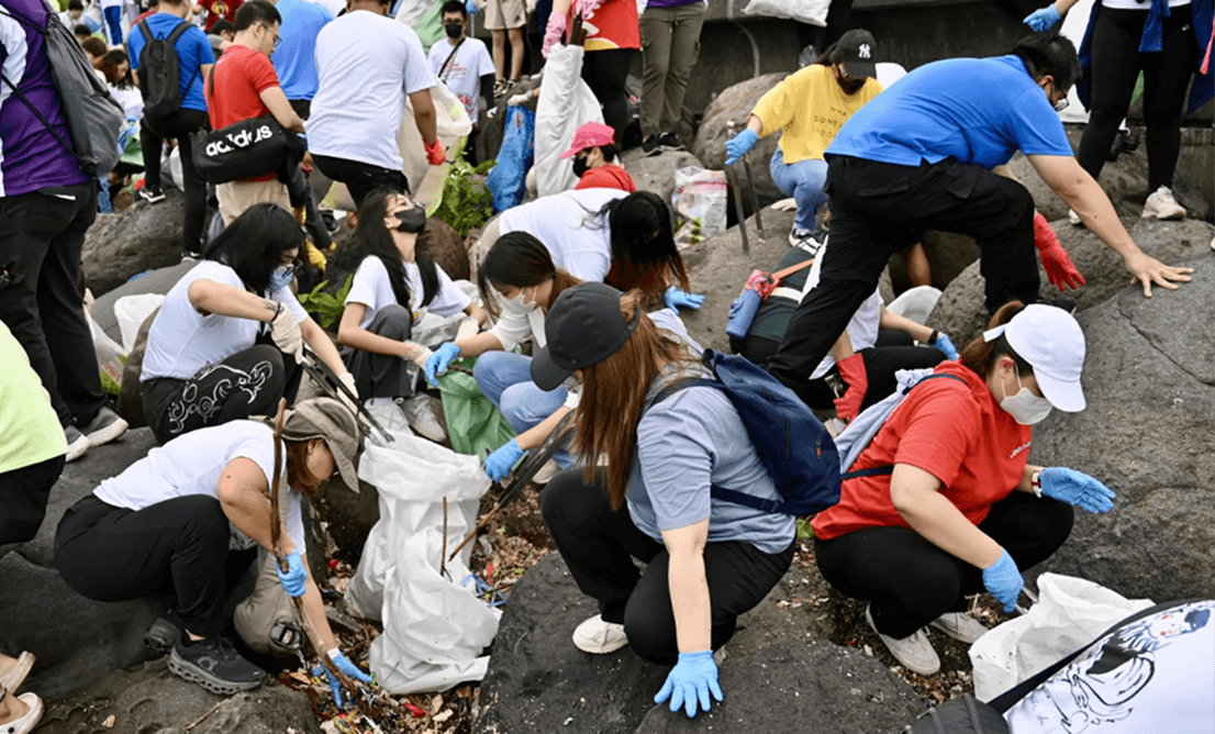 Volunteer spirit in action: Jollibee Group employees unite for environmental action Volunteer spirit in action: Jollibee Group employees unite for environmental action
