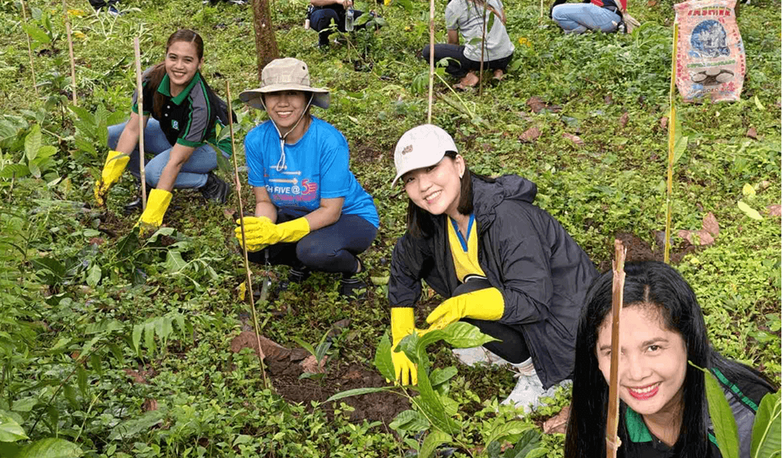 Volunteer spirit in action: Jollibee Group employees unite for environmental action