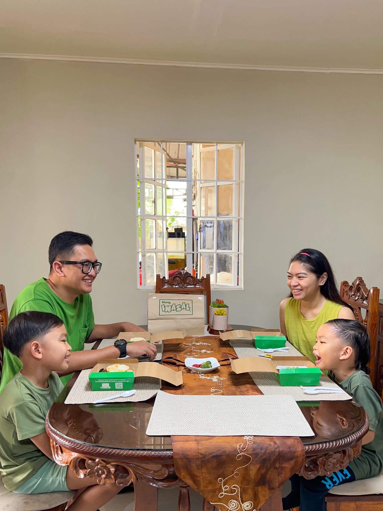 The Rise of #MomInasal: How modern Filipino moms make every meal feel like home